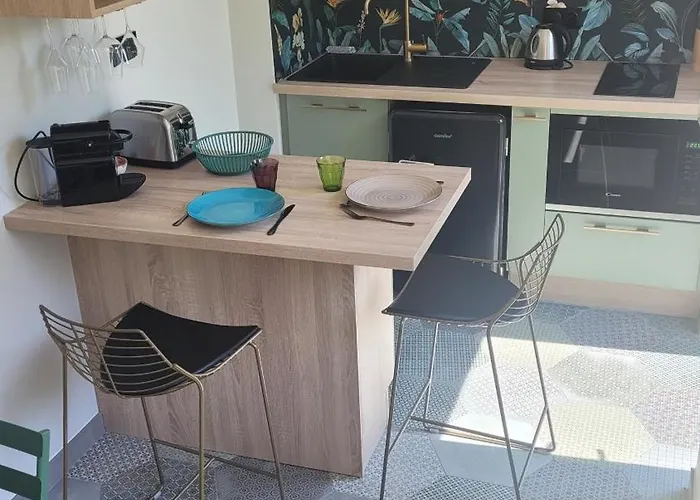 En Face De La Basilique De Nicolas-de-port *