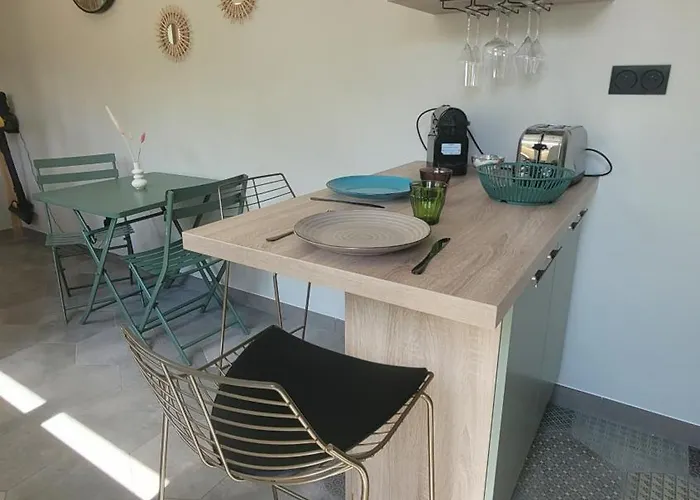 En Face De La Basilique De Nicolas-de-port *