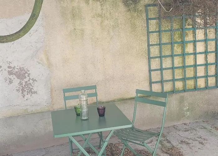 En Face De La Basilique De Nicolas-de-port * Saint-Nicolas-de-Port